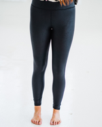 Load image into Gallery viewer, City Chic Pebble Faux Leather Leggings
