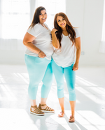 Load image into Gallery viewer, Quintessential Spring Jeggings in Turquoise
